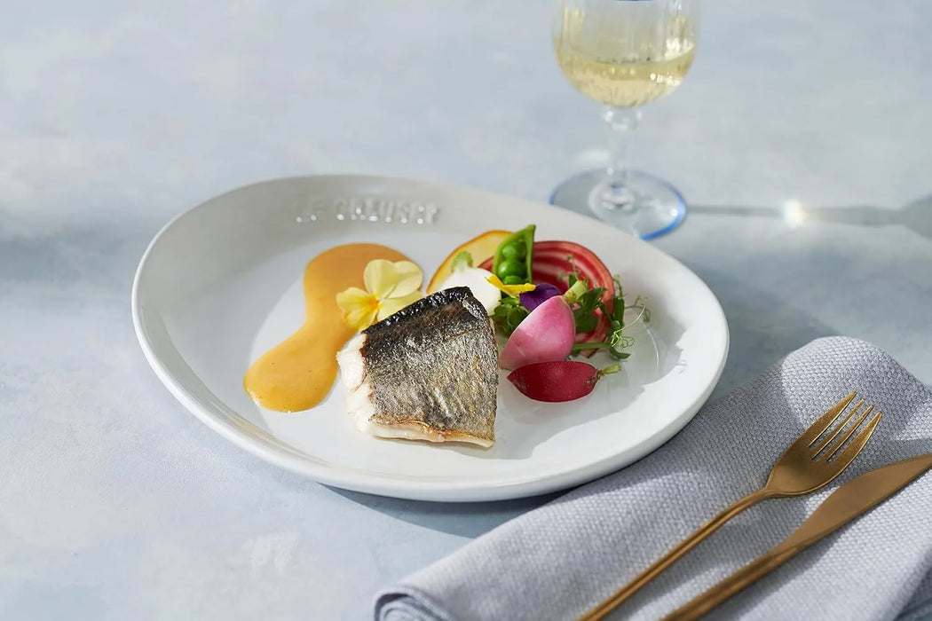 Le Creuset Flora Plate 7.5 Inch White Raster Heat and Cold Resistant Le Creuset