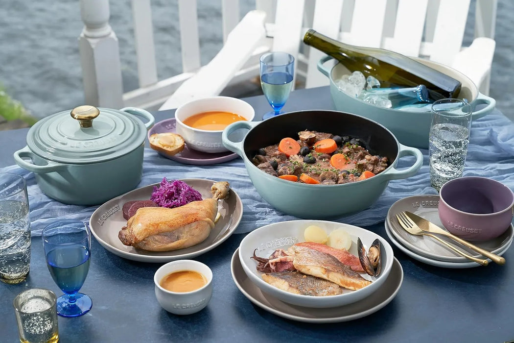 Le Creuset Flora Plate 9.4 Inch Mauve Pink Heat and Cold Resistant Le Creuset